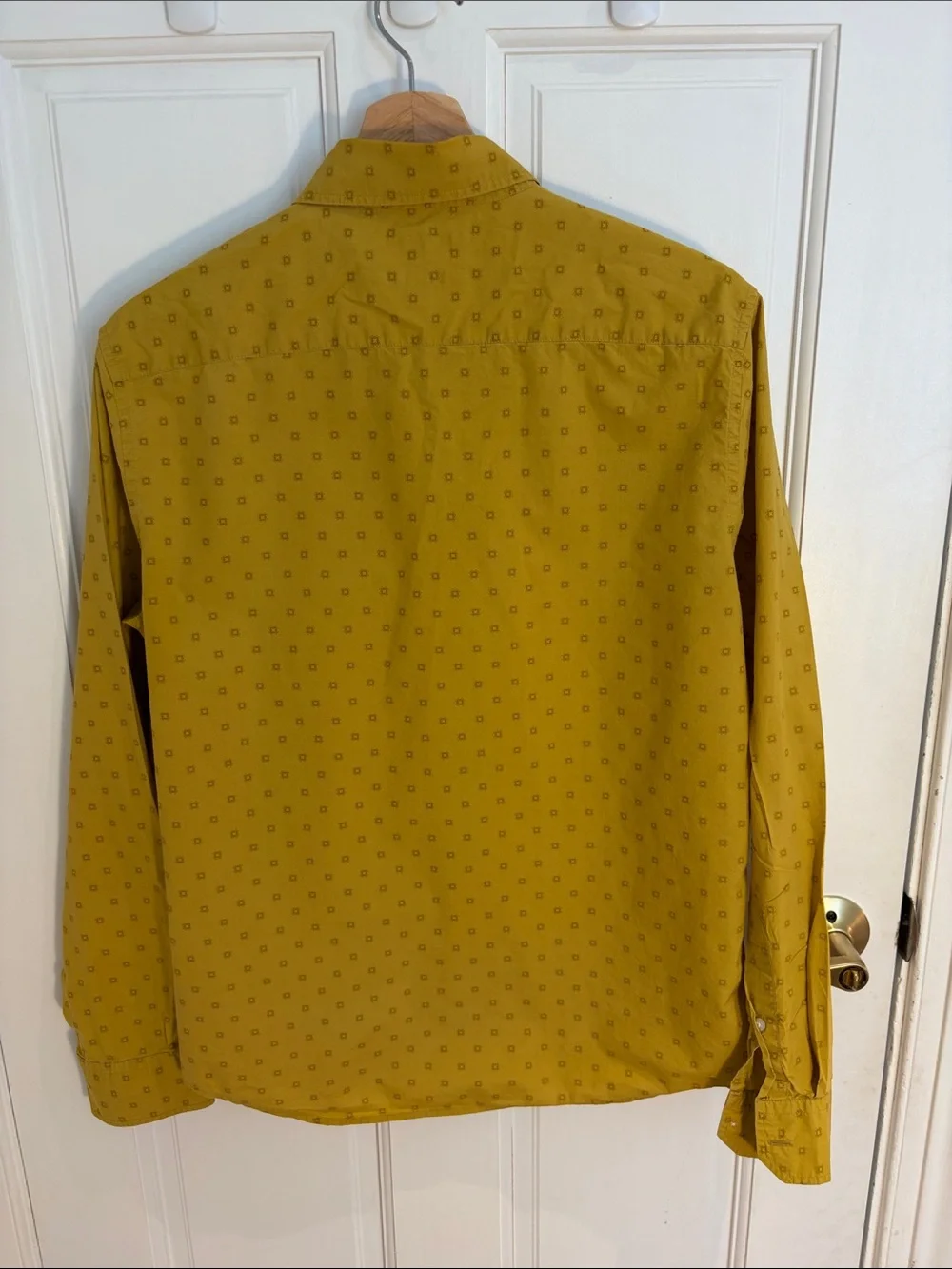 Banana Republic Men's Mustard Yellow Patterned Button-Down Shirt